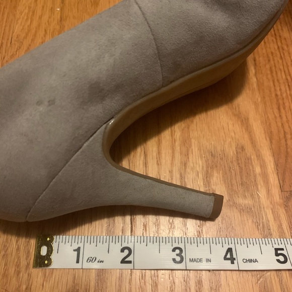 Grey suede high heels  2/$20 ❤️ - Picture 4 of 4